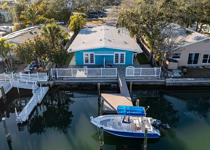 Waterfront & Pet Friendly Boat Dock Walk 2 Apartment Clearwater Beach
