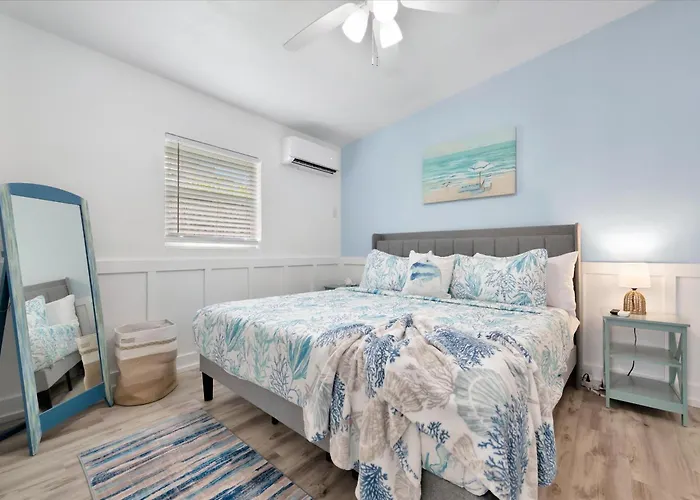 Waterfront & Pet Friendly Boat Dock Walk 2 Apartment