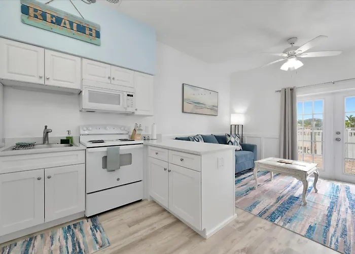 Waterfront & Pet Friendly Boat Dock Walk 2 * Clearwater Beach