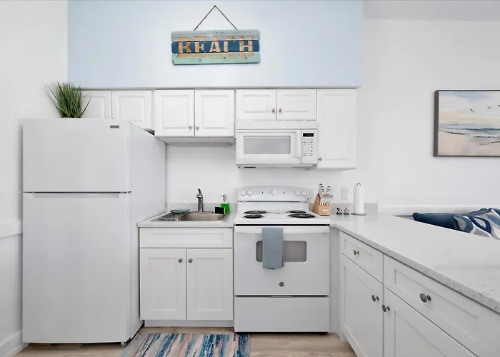 Waterfront & Pet Friendly Boat Dock Walk 2 *