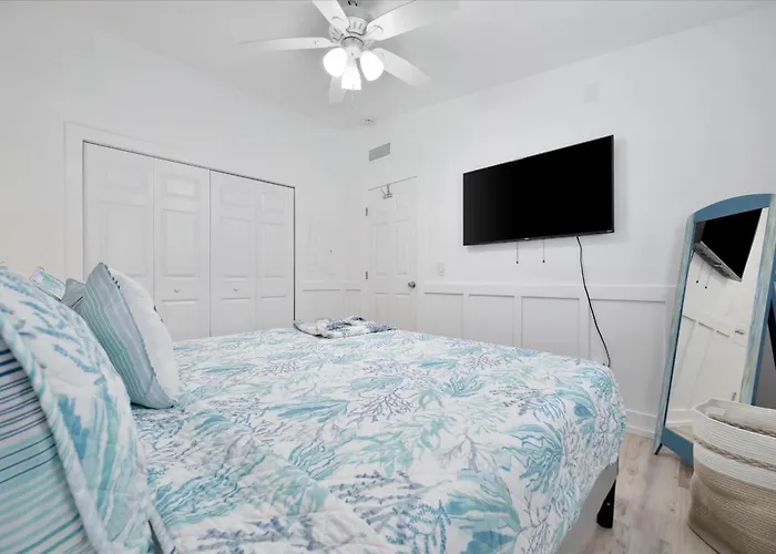 Waterfront & Pet Friendly Boat Dock Walk 2