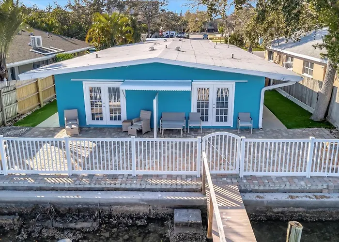Waterfront & Pet Friendly Boat Dock Walk 2 Clearwater Beach