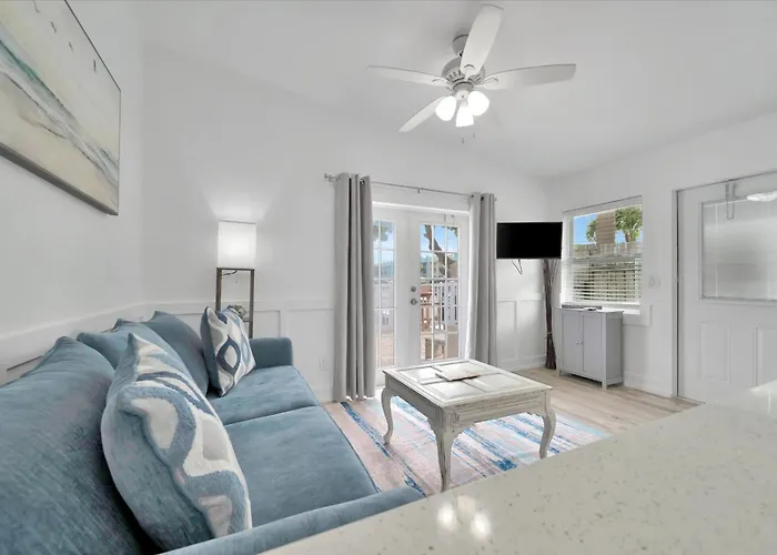 Waterfront & Pet Friendly Boat Dock Walk 2 Apartment