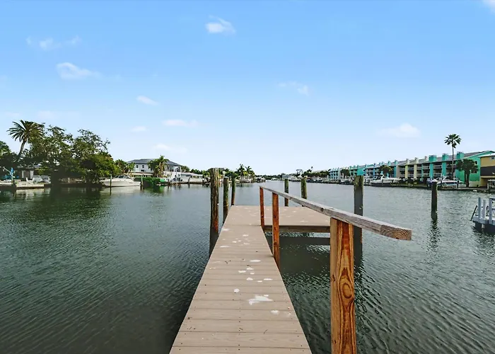 Apartment Waterfront & Pet Friendly Boat Dock Walk 2