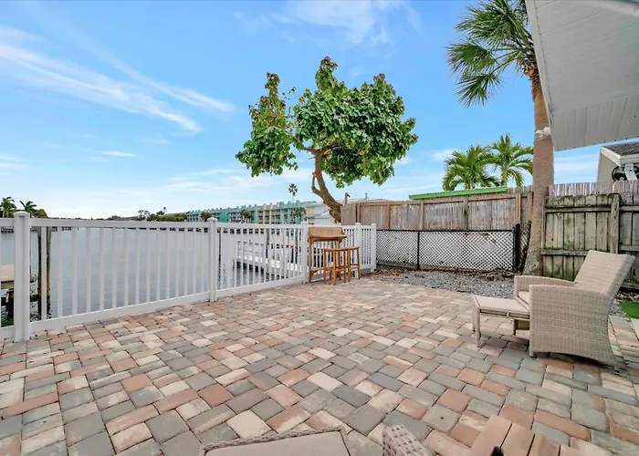 Waterfront & Pet Friendly Boat Dock Walk 2 Apartment Clearwater Beach
