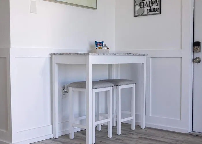 Waterfront & Pet Friendly Boat Dock Walk 2 *